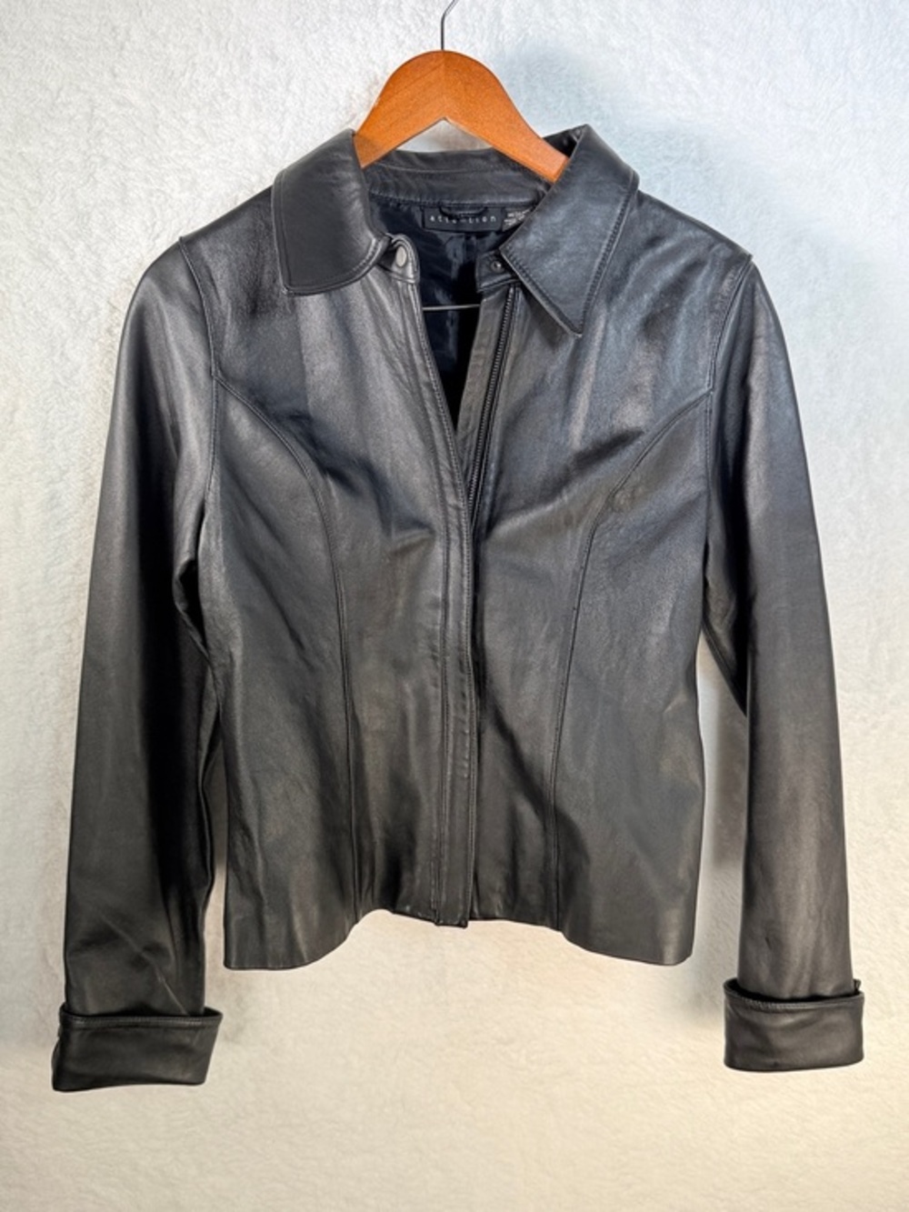Attention Women’s Black Genuine Leather Moto Jacket Medium Classic Fitted coat